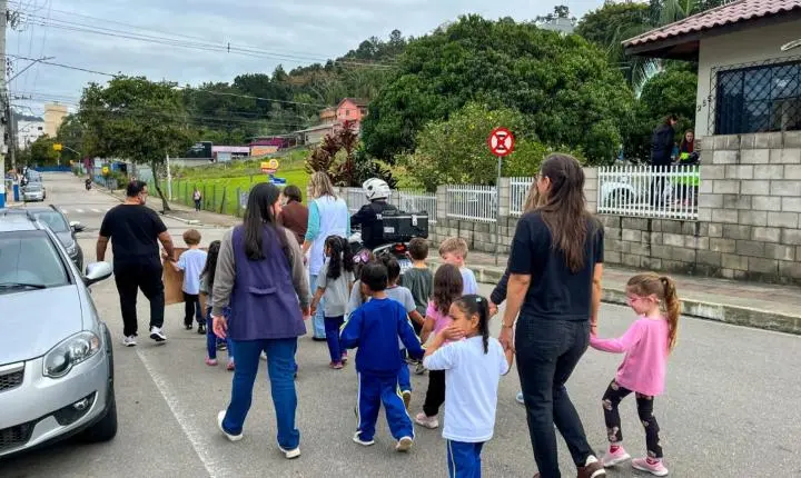 Caminhada pela Primeira Infância integra programação do Agosto Verde em Balneário Camboriú