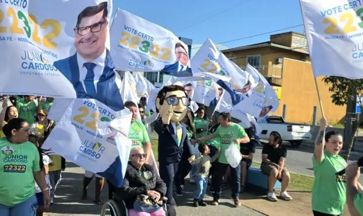 Caminhadas do candidato à reeleição Junior Cardoso reúnem apoiadores em Camboriú e Itajaí