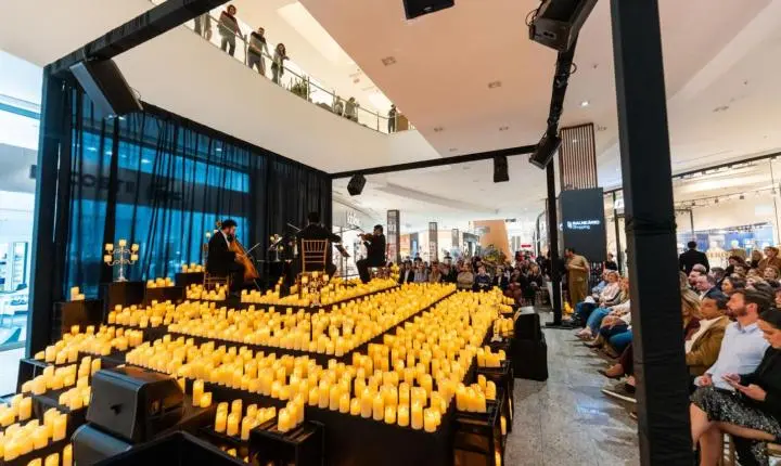 Candlelight surpreende visitantes e marca celebração dos 19 anos do Balneário Shopping