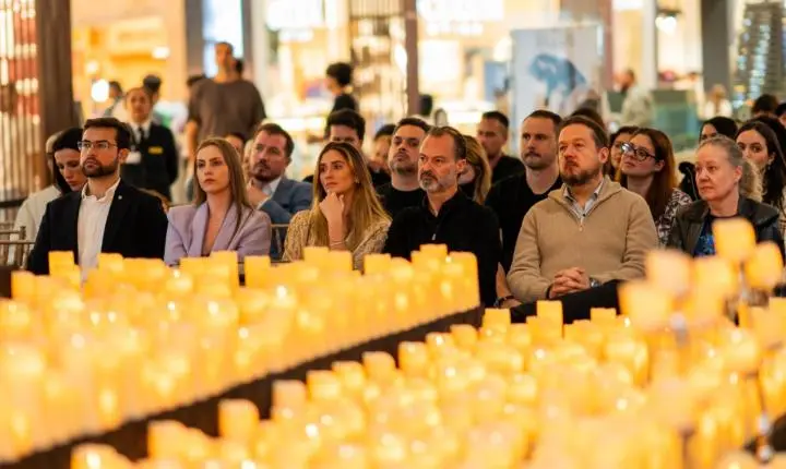 Candlelight surpreende visitantes e marca celebração dos 19 anos do Balneário Shopping