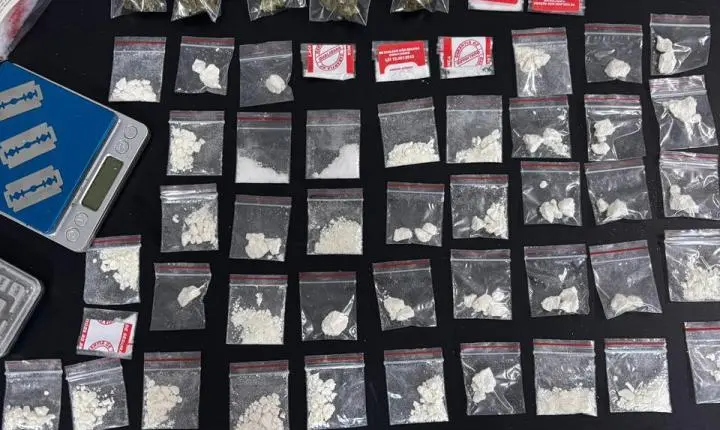 Casal é preso por tráfico de drogas em esquema de entregas em Balneário Camboriú e Camboriú