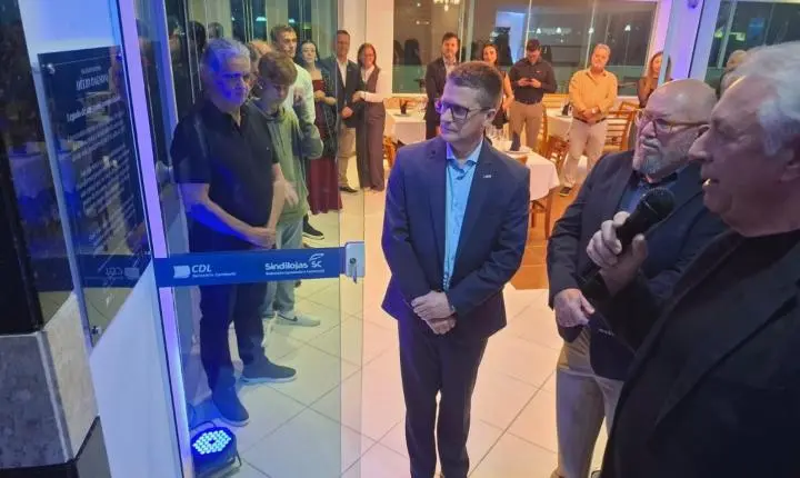 CDL BC e Sindilojas eternizam os nomes de Luiz de Aquino Vieira e Hélio Dagnoni em sua sede