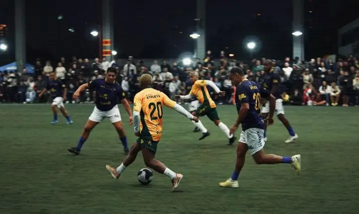 CELD celebra 20 anos com estrelas do futebol e arrecada quatro toneladas de alimentos em Balneário Camboriú