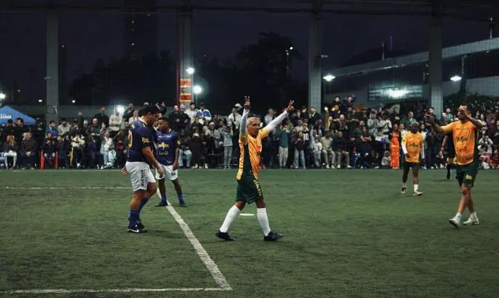 CELD celebra 20 anos com estrelas do futebol e arrecada quatro toneladas de alimentos em Balneário Camboriú