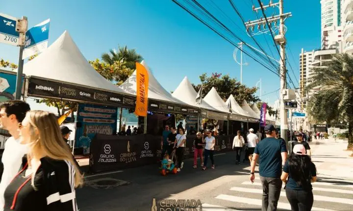 Cervejada do Luan cresce de encontro entre amigos para uma das barracas mais disputadas da Festa dos Amigos de Balneário Camboriú