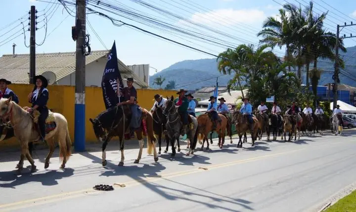 Chama Crioula chega a Balneário Camboriú e marca início das festas farroupilhas