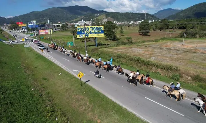 Chama Crioula chega a Balneário Camboriú e marca início das festas farroupilhas
