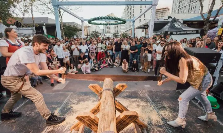 Chope em metro e música típica: festa alemã Ein Prosit vai movimentar Florianópolis, em 12 e 13 de setembro