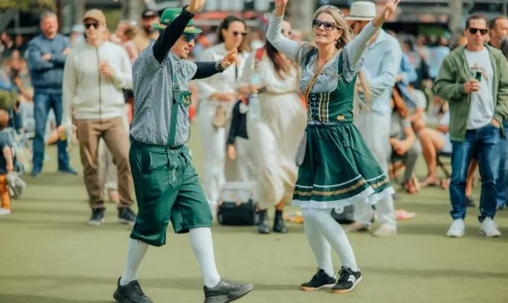 Chope em metro e música típica: festa alemã Ein Prosit vai movimentar Florianópolis, em 12 e 13 de setembro
