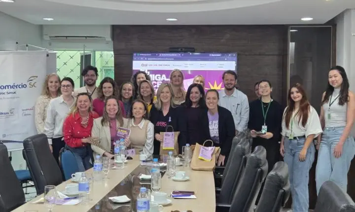Ciça Müller participa de reunião para fortalecer comunicação e acolhimento às mulheres