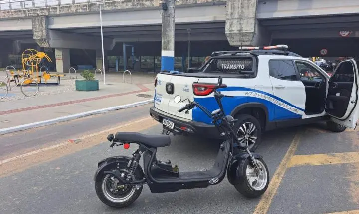 Ciclomotor é removido durante operação de trânsito em Balneário Camboriú