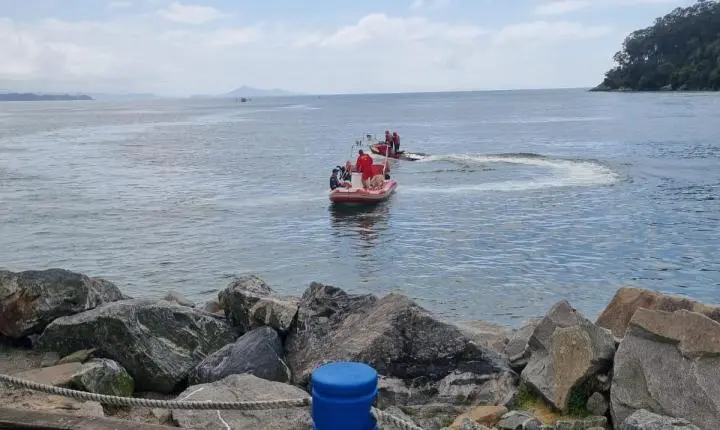 Corpo de Bombeiros continua procurando rapaz desaparecido na Barra Sul