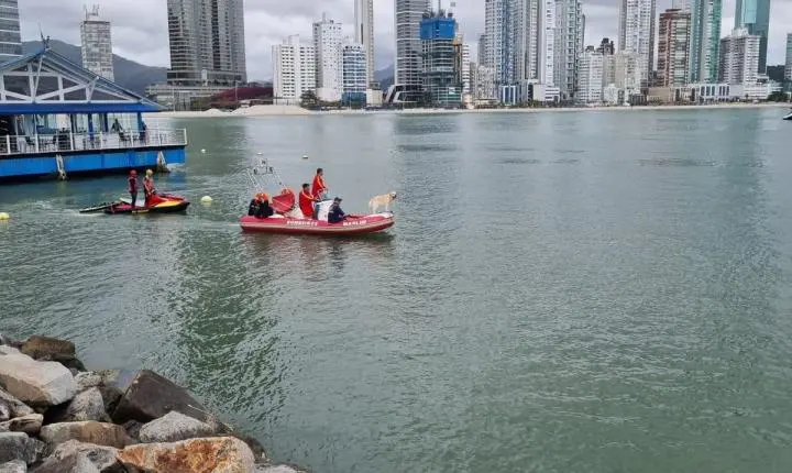 Corpo de Bombeiros continua procurando rapaz desaparecido na Barra Sul