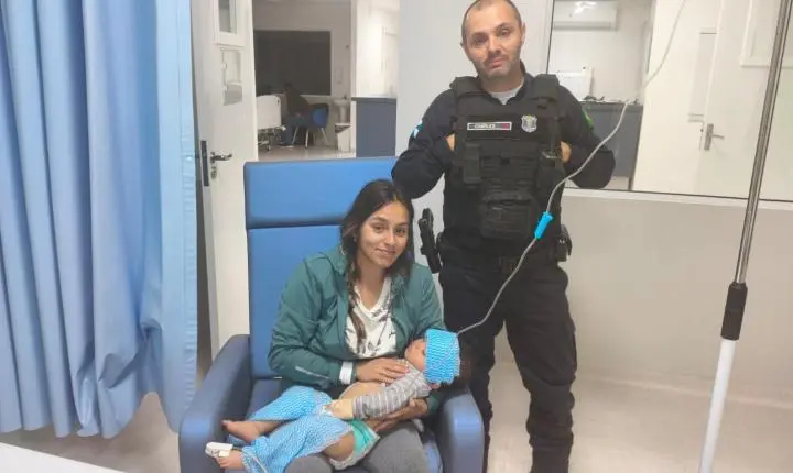Criança engasgada com leite materno é salva por guardas municipais de Balneário Camboriú 