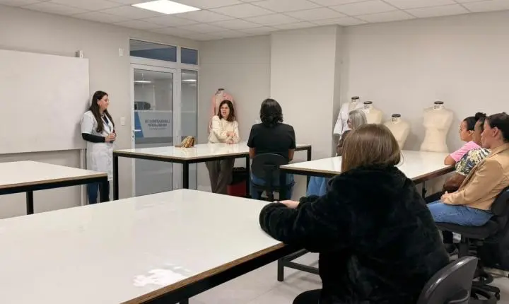 Curso gratuito de Costura Industrial conclui nova turma em Brusque