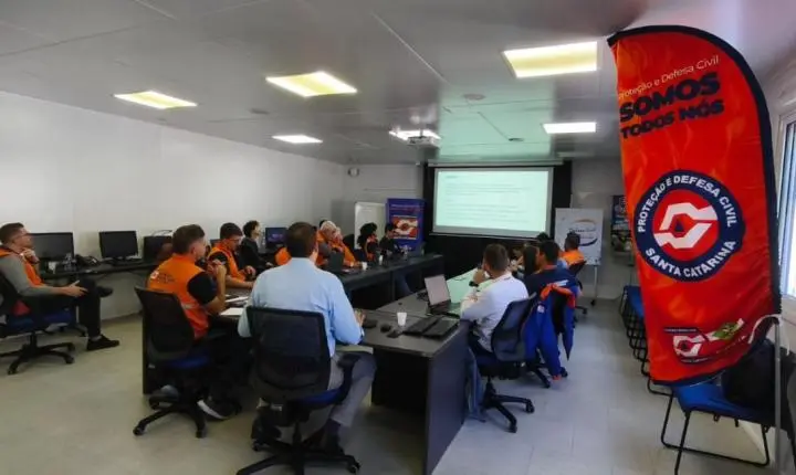 Defesa Civil de Balneário Camboriú participa de treinamento sobre monitoramento meteorológico