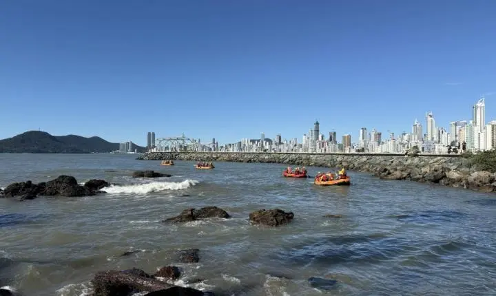 Defesa Civil de Balneário Camboriú realiza treinamento conjunto de resgate em enchentes