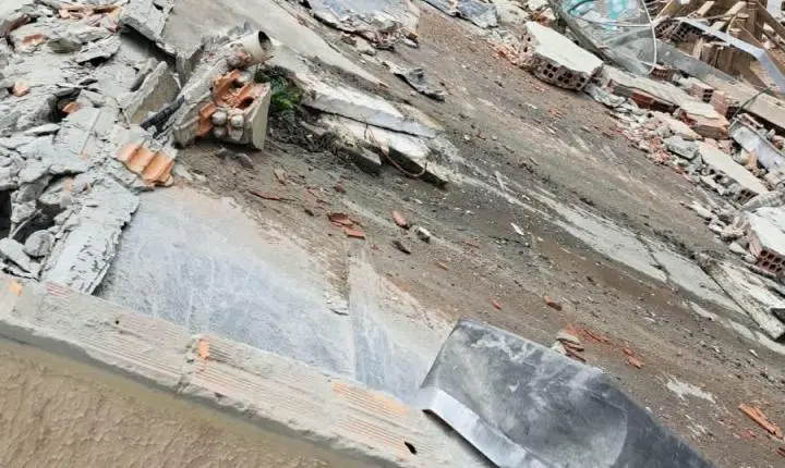 Defesa Civil de Itapema acompanha ocorrência de desabamento na Meia Praia