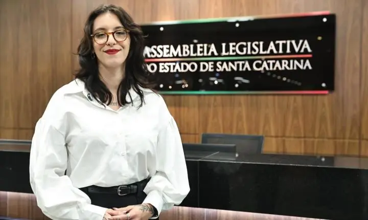 Deputada feminista Carolline Sardá anuncia a agenda de trabalho na Alesc para o enfrentamento à violência contra as mulheres em Santa Catarina