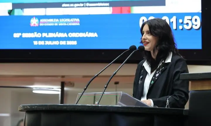Deputada feminista Carolline Sardá toma posse na Assembleia Legislativa e anuncia forte atuação para o enfrentamento à violência contra as mulheres em Santa Catarina