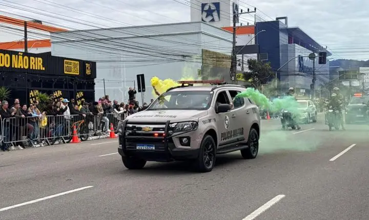 Desfile Cívico reúne cerca de 5 mil pessoas no Centro de Balneário Camboriú
