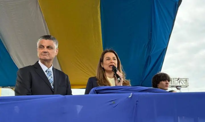 Desfile Cívico reúne cerca de 5 mil pessoas no Centro de Balneário Camboriú