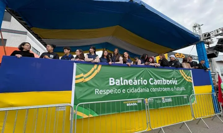 Desfile Cívico reúne cerca de 5 mil pessoas no Centro de Balneário Camboriú