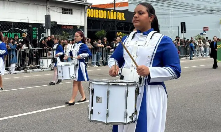 Desfile Cívico reúne cerca de 5 mil pessoas no Centro de Balneário Camboriú