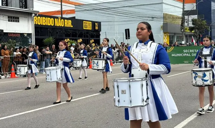 Desfile Cívico reúne cerca de 5 mil pessoas no Centro de Balneário Camboriú