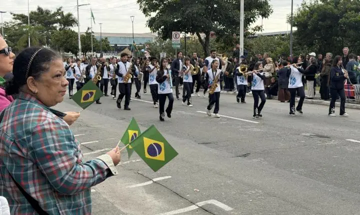 Desfile de 7 de Setembro em Itajaí leva 22 mil pessoas à Beira Rio