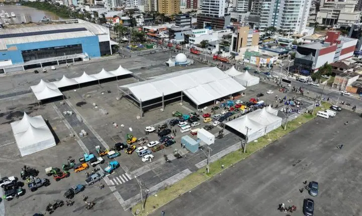 Desfile de 7 de Setembro em Itajaí leva 22 mil pessoas à Beira Rio