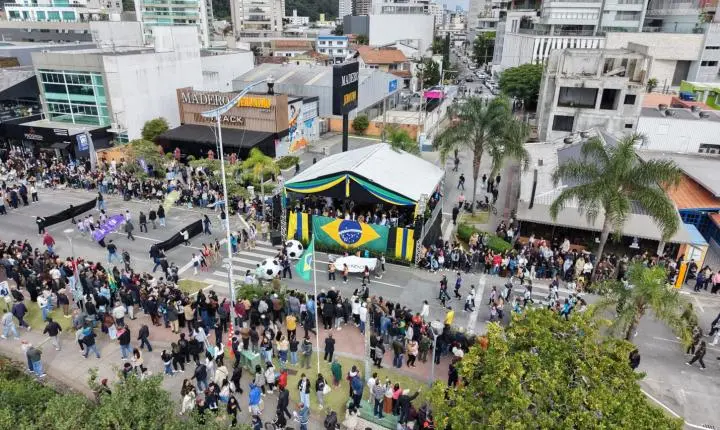Desfile de 7 de Setembro em Itajaí leva 22 mil pessoas à Beira Rio