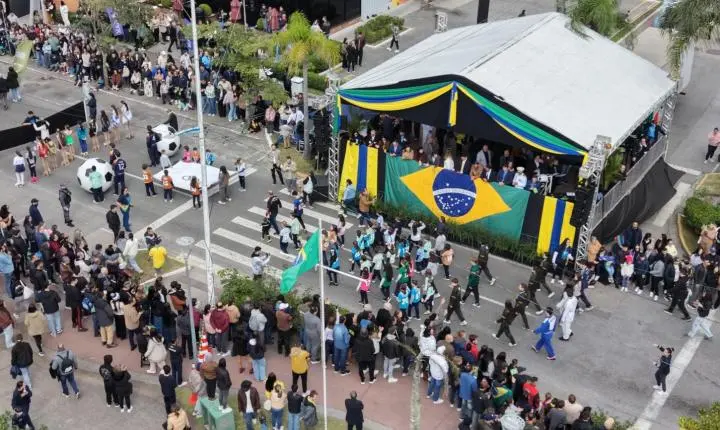Desfile de 7 de Setembro em Itajaí leva 22 mil pessoas à Beira Rio