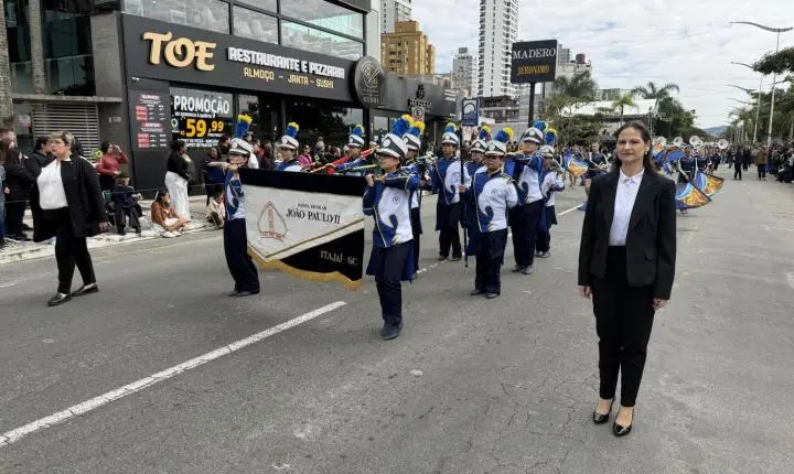 Desfile de 7 de Setembro em Itajaí leva 22 mil pessoas à Beira Rio
