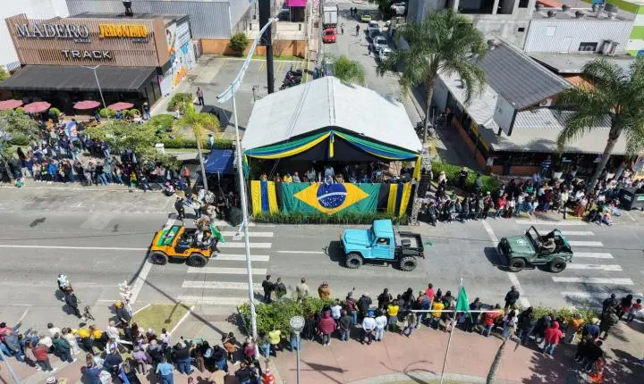 Desfile de 7 de Setembro em Itajaí leva 22 mil pessoas à Beira Rio