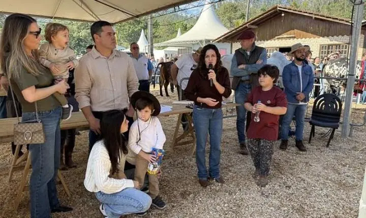 Desfile de animais e banho de leite consagram campeões da 29ª Expofeira Agropecuária 