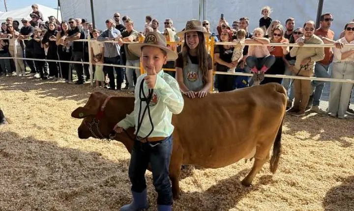 Desfile de animais e banho de leite consagram campeões da 29ª Expofeira Agropecuária 