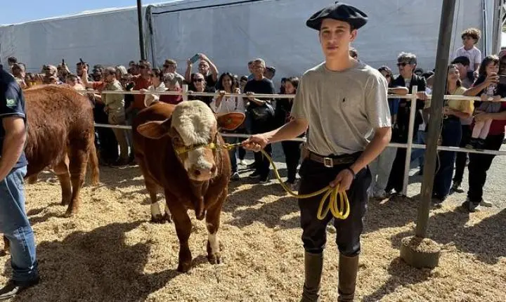 Desfile de animais e banho de leite consagram campeões da 29ª Expofeira Agropecuária 