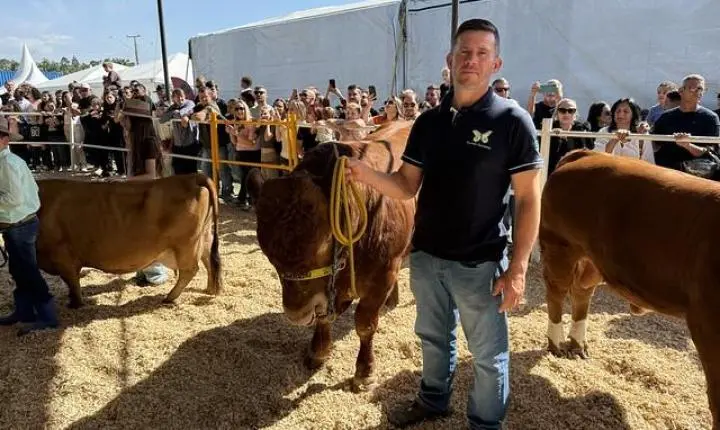 Desfile de animais e banho de leite consagram campeões da 29ª Expofeira Agropecuária 