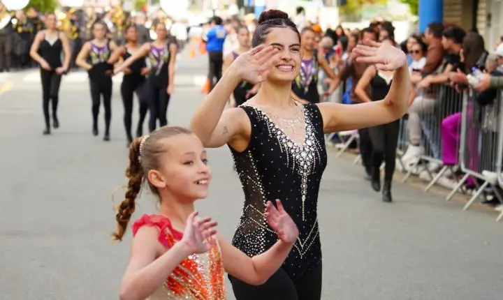 Desfile na Barra encerra celebração de 7 de setembro em Balneário Camboriú