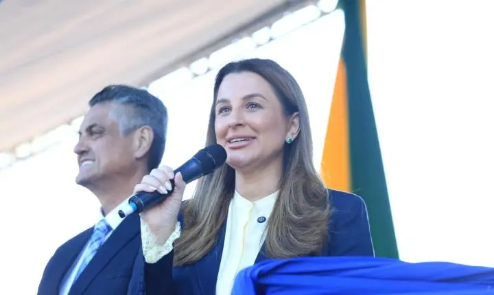 Desfile na Barra encerra celebração de 7 de setembro em Balneário Camboriú