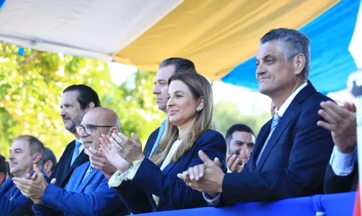 Desfile na Barra encerra celebração de 7 de setembro em Balneário Camboriú