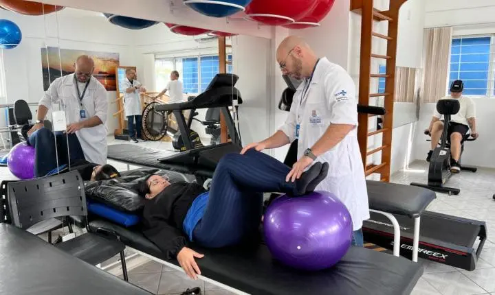 Dia do Fisioterapeuta e Terapeuta Ocupacional: profissionais de Balneário Camboriú transformam cuidado em qualidade de vida para pacientes