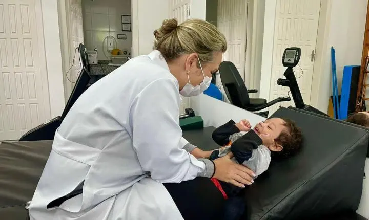 Dia do Fisioterapeuta e Terapeuta Ocupacional: profissionais de Balneário Camboriú transformam cuidado em qualidade de vida para pacientes