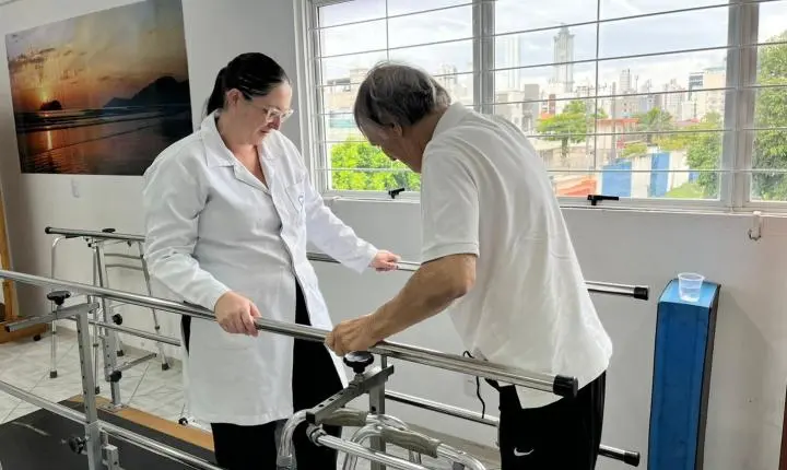 Dia do Fisioterapeuta e Terapeuta Ocupacional: profissionais de Balneário Camboriú transformam cuidado em qualidade de vida para pacientes