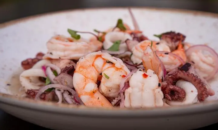 Dia dos Pais: Bistrô da Pousada Estaleiro Guest House reúne gastronomia autoral, natureza e menu especial em Balneário Camboriú