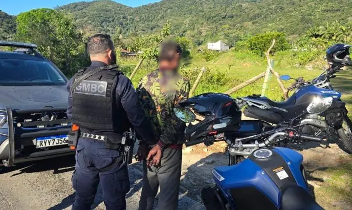 Dois foragidos por furto são presos pela Guarda Municipal de Balneário Camboriú durante Operação BC Mais Segura