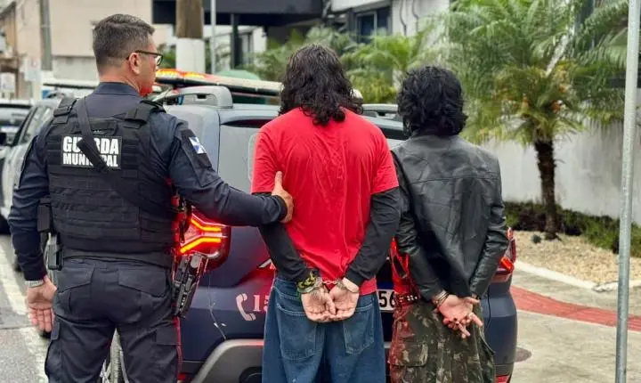Dois homens são presos pela Guarda Municipal após furto de bebidas alcoólicas em supermercado