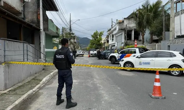 Duas crianças ficaram feridas após uma escada da residência cair em imóvel no Bairro da Barra