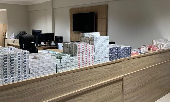 Duas ocorrências resultam em prisões e apreensão de 1,3 mil maços de cigarros em Balneário Camboriú